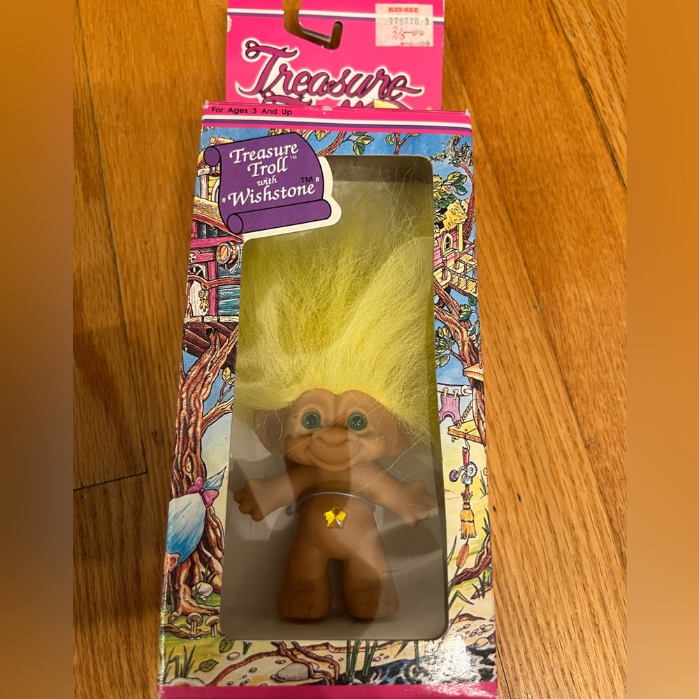 1991 TREASURE TROLL - 3" Yellow Hair with Star Jewel NIB